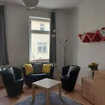 Schoene Zwei-zimmer-wohnung 