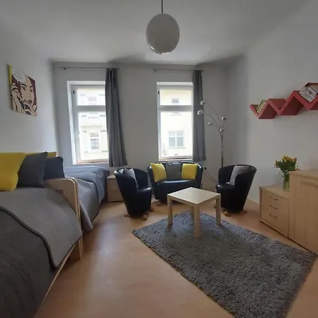 Schoene Zwei-zimmer-wohnung 