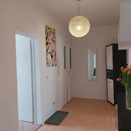 Schoene Zwei-zimmer-wohnung 