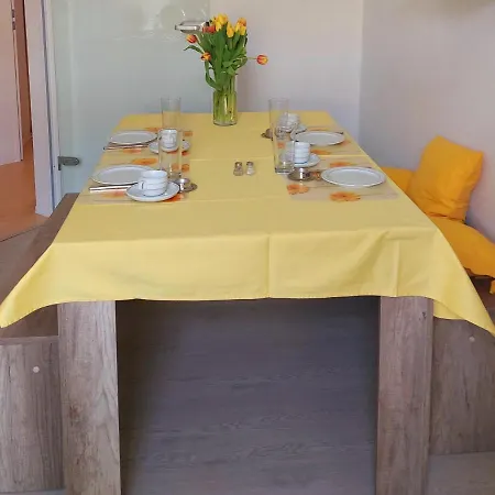 Apartment Schoene Zwei-zimmer-wohnung 